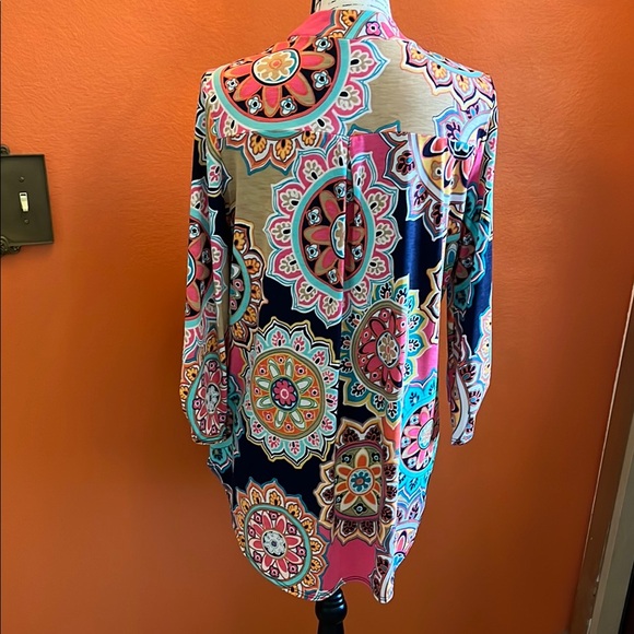 Graphic Relaxed Blouse with Mandarin Collar - Picture 4 of 6